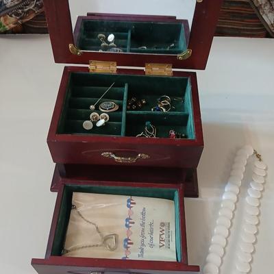 Jewlery box with assorted jewelry