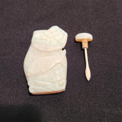 Opal and Glass Snuff Bottles (K-EL)