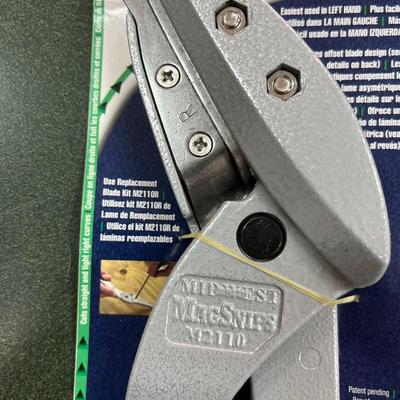 Sale Photo Thumbnail #196: Midwest Angled Snips MagSnips Model M2110 New.  Replaceable Blade Snips  Made in the USA
