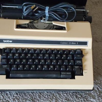 Sale Photo Thumbnail #61: Correct O Riter model.  Includes case.
