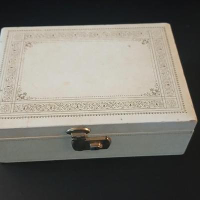 Vintage Jewlery box with assorted jewelry and miss matched jewelry items