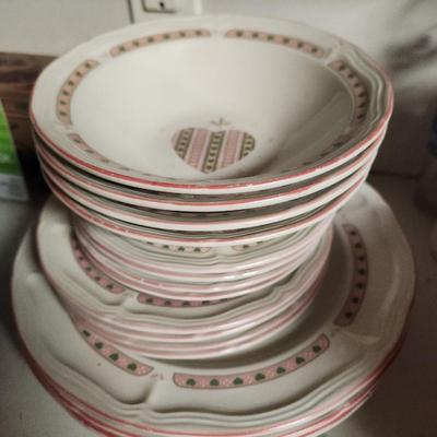 Tienshan Stoneware Plate and Bowl Set