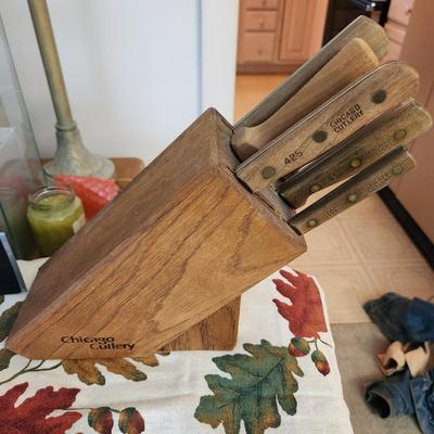 13 pcs Chicago Cutlery Knives and Storage Blocks