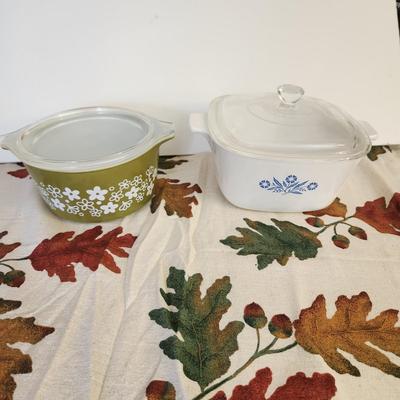 Pyrex Spring Blossom w Lid & Corning Ware Blue Cornflower Casserole Dish w Lid