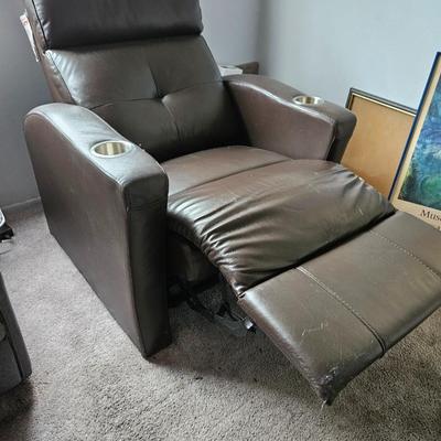 Sale Photo Thumbnail #122: Works well and smoothly.  Condition very good.  cup holders.