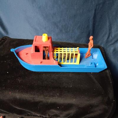 JUNGLE QUEEN TOY BOAT AND FIGURES