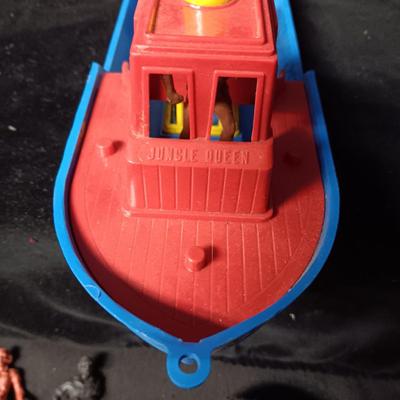 JUNGLE QUEEN TOY BOAT AND FIGURES