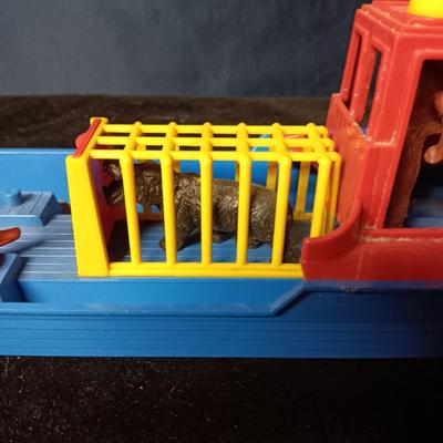 JUNGLE QUEEN TOY BOAT AND FIGURES