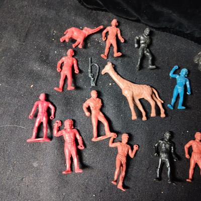 JUNGLE QUEEN TOY BOAT AND FIGURES