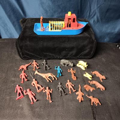 JUNGLE QUEEN TOY BOAT AND FIGURES