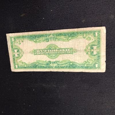 US $1 SILVER CERTIFICATE (DOLLAR ON THE BOTTOM IS FOR COMPARISON & NOT INCLUDED IN LOT)