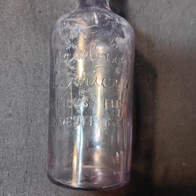 ANTIQUE BOTTLES, JARS AND SHAKERS