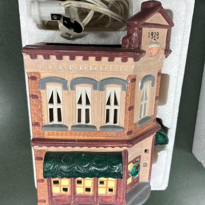 Sale Photo Thumbnail #298: Dept 56 Original Snow Village Bakery 5077-6.  Includes Box, Styrofoam Packer, Light Cord.  Excellent condition, no chips or scratches
Approximately 8.5" H X 6.5" W
