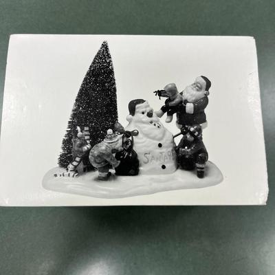 Sale Photo Thumbnail #310: Dept 56 Original Snow Village Santa Comes To Town 1998.  Includes Box, Styrofoam Packer.  No chips or scratches.