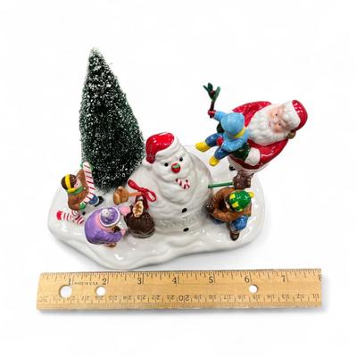 Sale Photo Thumbnail #308: Dept 56 Original Snow Village Santa Comes To Town 1998.  Includes Box, Styrofoam Packer.  No chips or scratches.