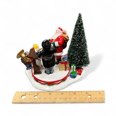 Sale Photo Thumbnail #313: Dept 56 Original Snow Village Santa Comes To Town 1997.  includes box, styrofoam packer.  No chips or scratches