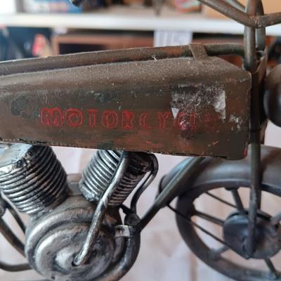 2 METAL REPLICA VINTAGE MOTORCYCLES
