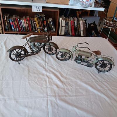 2 METAL REPLICA VINTAGE MOTORCYCLES