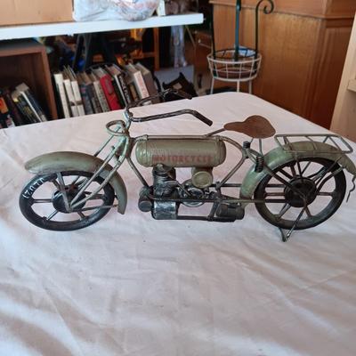 2 METAL REPLICA VINTAGE MOTORCYCLES