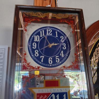 WORKING MIRRORED OLD STYLE BEER SIGN WITH CLOCK