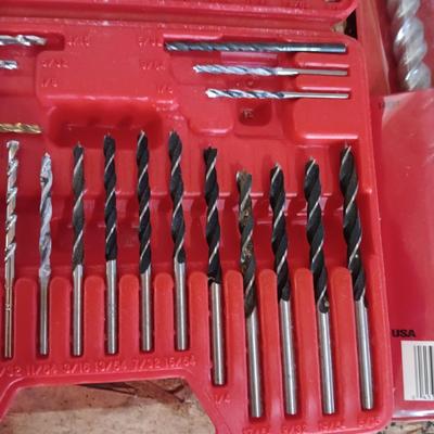 VARIETY OF DRILL BITS IN A CASE