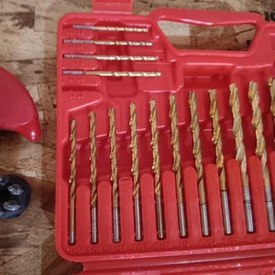 VARIETY OF DRILL BITS IN A CASE