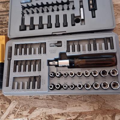 STUD FINDER AND SCREWDRIVER BITS AND ACCESSORIES