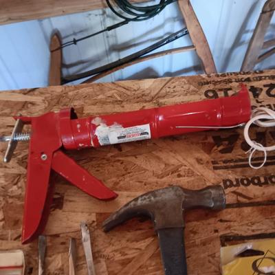 AN ASSORTMENT OF HAND TOOLS