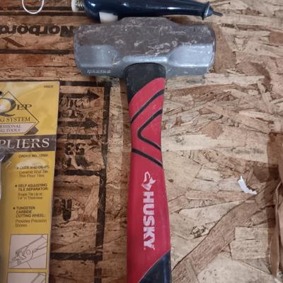 AN ASSORTMENT OF HAND TOOLS