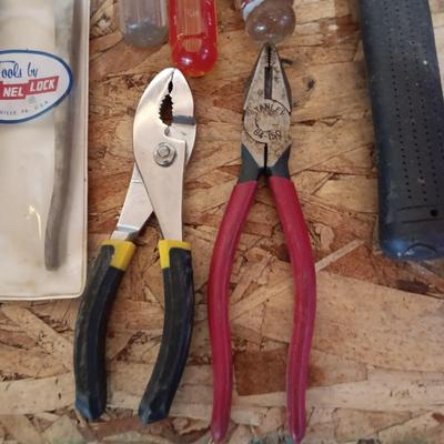 AN ASSORTMENT OF HAND TOOLS