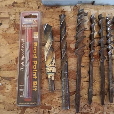 DRILL BITS AND SCREWDRIVER SOCKET AND BIT SET
