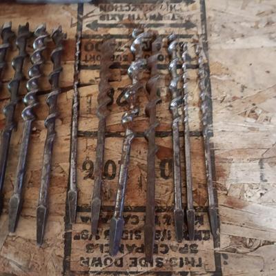 DRILL BITS AND SCREWDRIVER SOCKET AND BIT SET