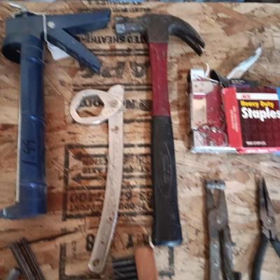 AN ASSORTMENT OF HAND TOOLS