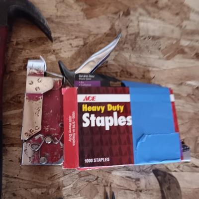 AN ASSORTMENT OF HAND TOOLS