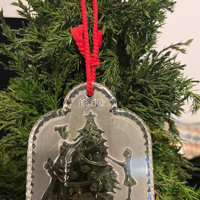 1998 WATERFORD CRYSTAL JOYS OF WINTER COLLECTION FIRST EDITION "TRIMMING THE TREE"