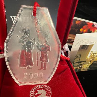 2000 WATERFORD CRYSTAL JOYS OF WINTER COLLECTION "CHRISTMAS CAROLERS"