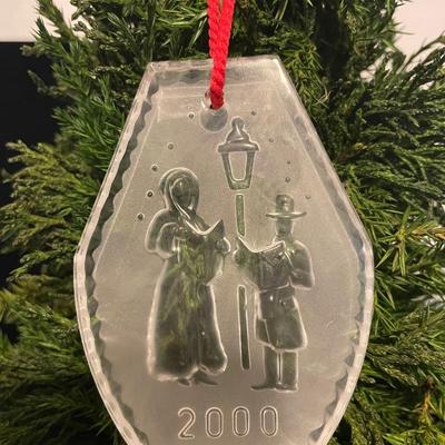 2000 WATERFORD CRYSTAL JOYS OF WINTER COLLECTION "CHRISTMAS CAROLERS"