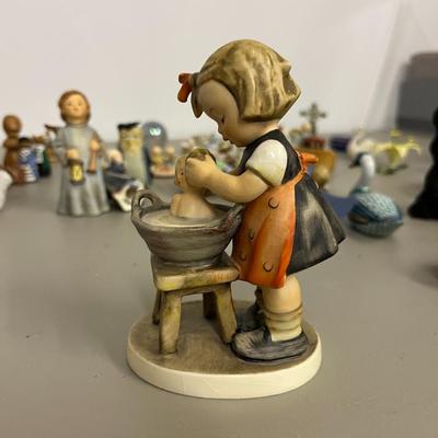 Sale Photo Thumbnail #402: Goebel Hummel Doll Bath (Puppenbad) Figurine #319