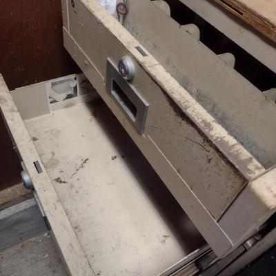 Heavy Steel Security Storage Cabinet with Key