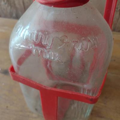 Pair of Vintage Biltmore Farms Dairy Half-Gallon Glass Milk Bottles in Plastic Carry Caddy (#6)