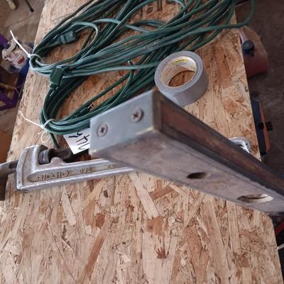 2 EXTENSION CORDS AND A LEVEL