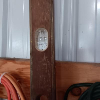 2 EXTENSION CORDS AND A LEVEL