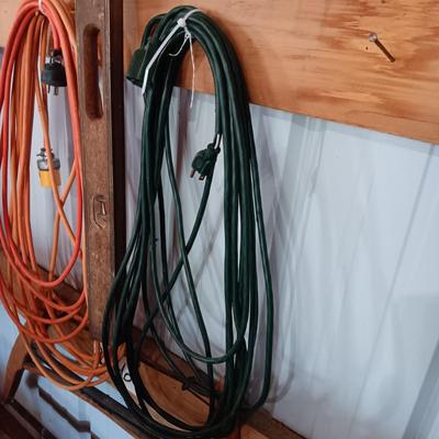 2 EXTENSION CORDS AND A LEVEL