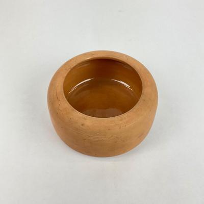 Sale Photo Thumbnail #1322: Made in Italy
Measures: 5" diameter x 2.25" high