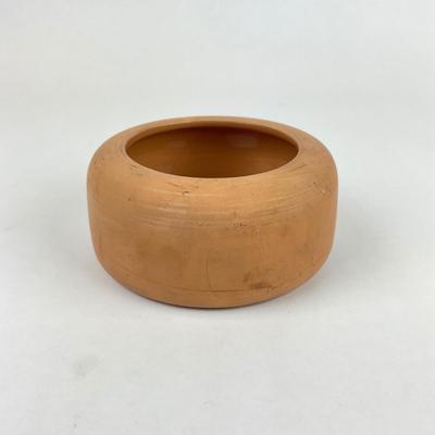 Sale Photo Thumbnail #1324: Made in Italy
Measures: 5" diameter x 2.25" high