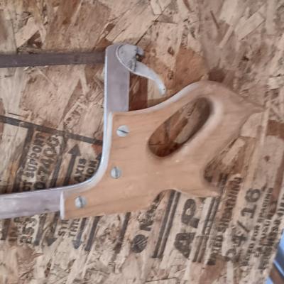 STANLEY RED WOOD LEVEL AND 2 HAND SAWS