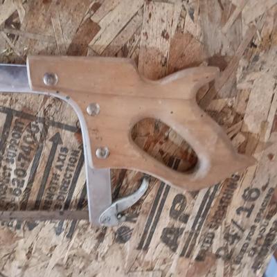 STANLEY RED WOOD LEVEL AND 2 HAND SAWS