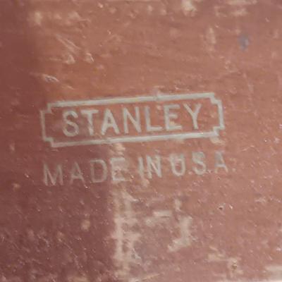 STANLEY RED WOOD LEVEL AND 2 HAND SAWS