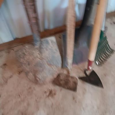 YARD TOOLS (3)