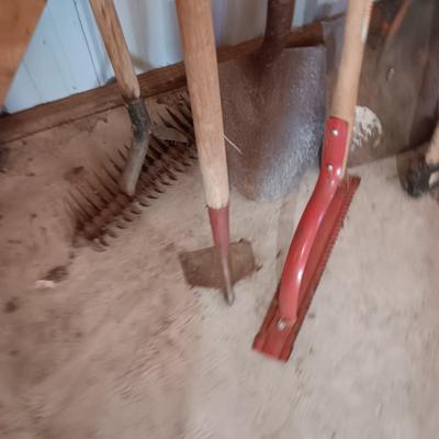 YARD TOOLS (4)